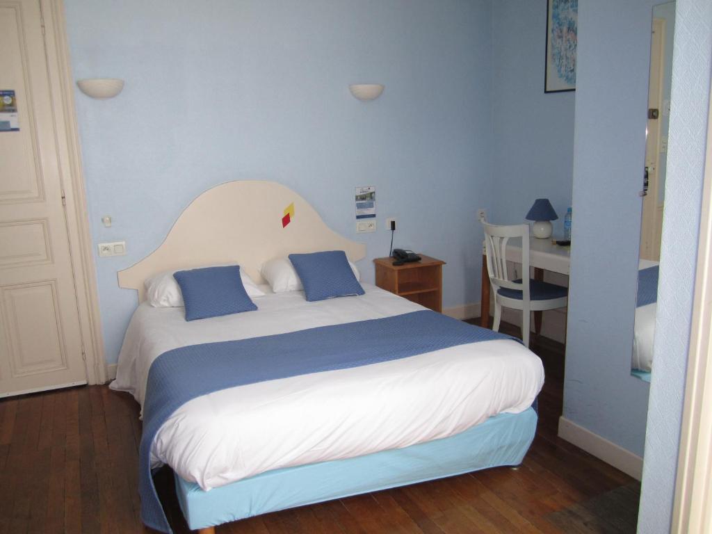 Hotel Arlequin Centre Historique Troyes Room photo