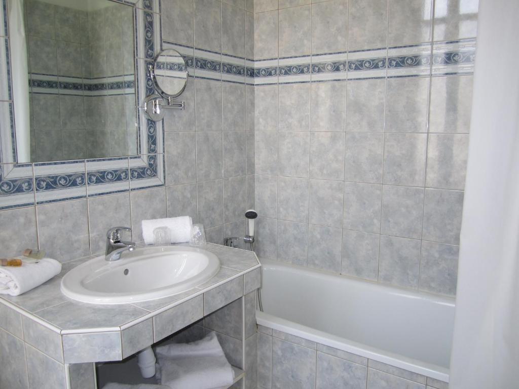 Hotel Arlequin Centre Historique Troyes Room photo