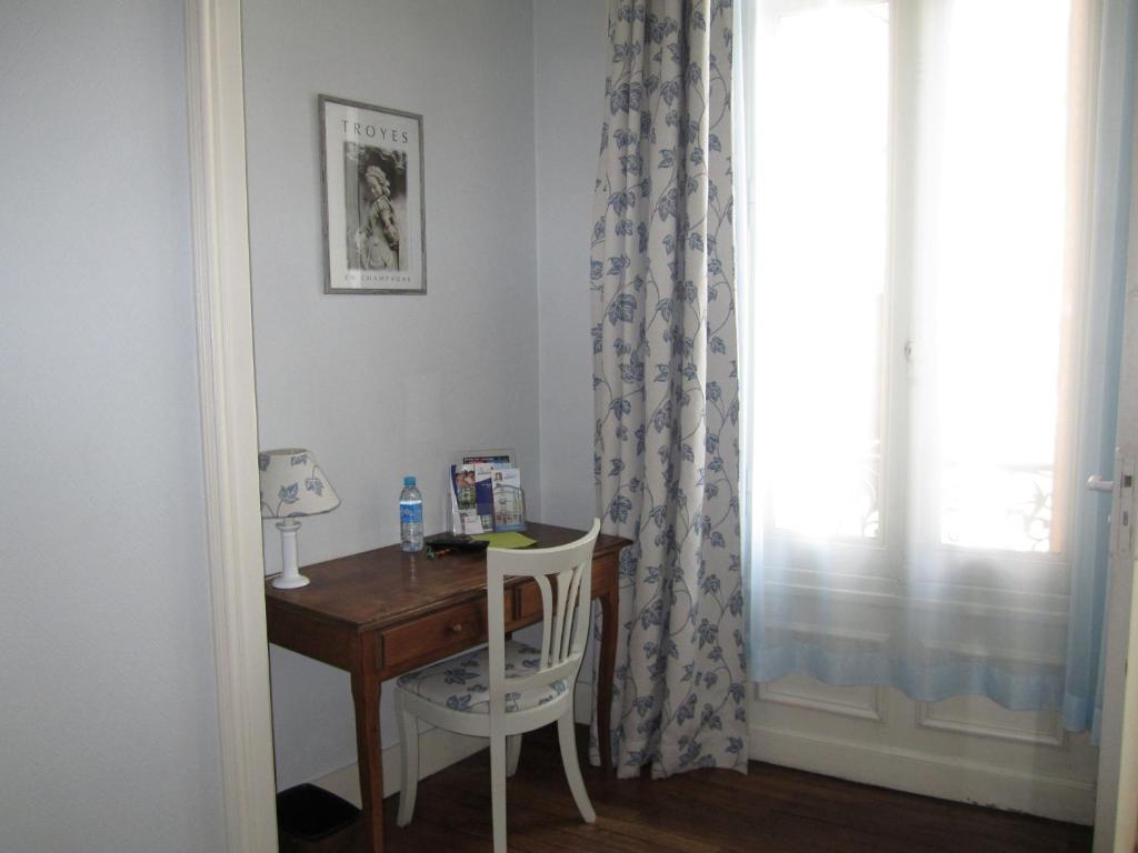 Hotel Arlequin Centre Historique Troyes Room photo