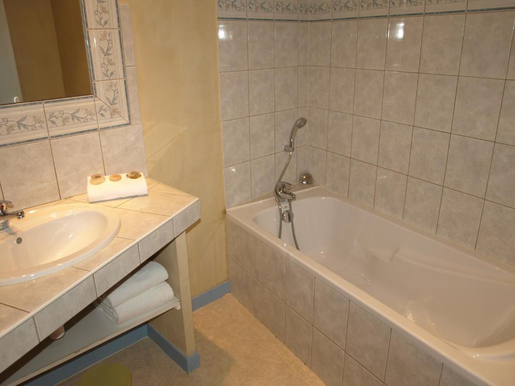 Hotel Arlequin Centre Historique Troyes Room photo