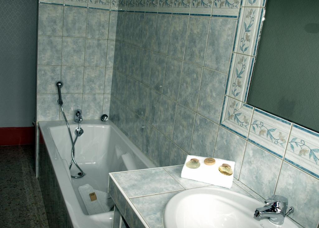Hotel Arlequin Centre Historique Troyes Room photo