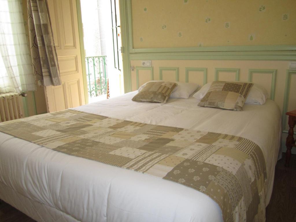 Hotel Arlequin Centre Historique Troyes Room photo